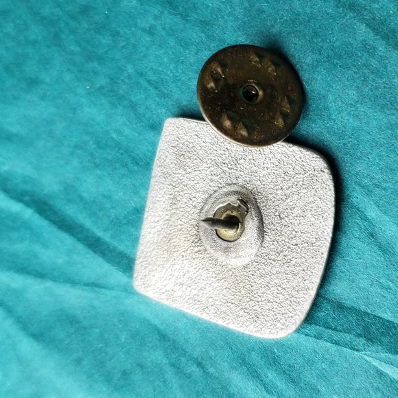 2/10$ Silver tone bird with landscape pin - Picture 4 of 4